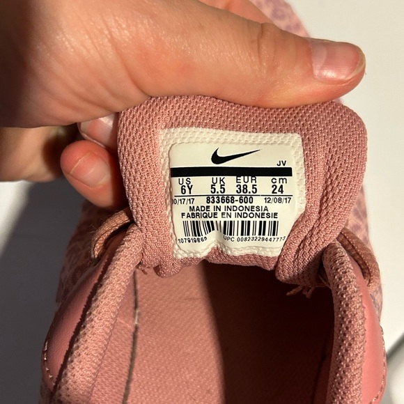 Leopard print Nike tennis shoes - Picture 4 of 4